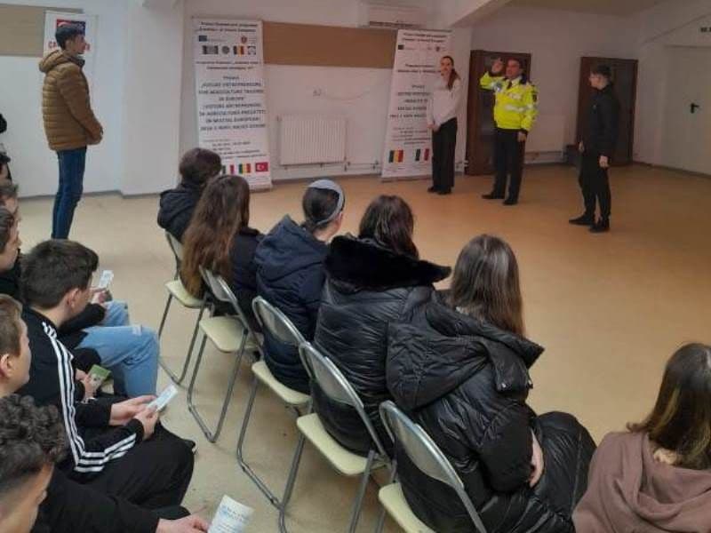 Activități educative preventive efectuate de polițiștii de la Flămânzi - FOTO