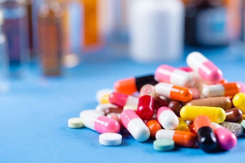 România suspendă temporar distribuția în afara țării a nouă medicamente antibiotice și antitermice