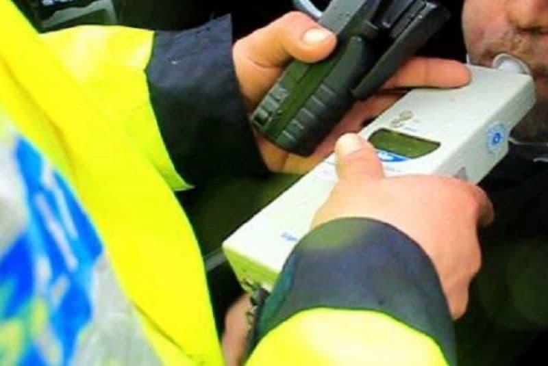 Bărbat depistat băut la volanul unui autoturism