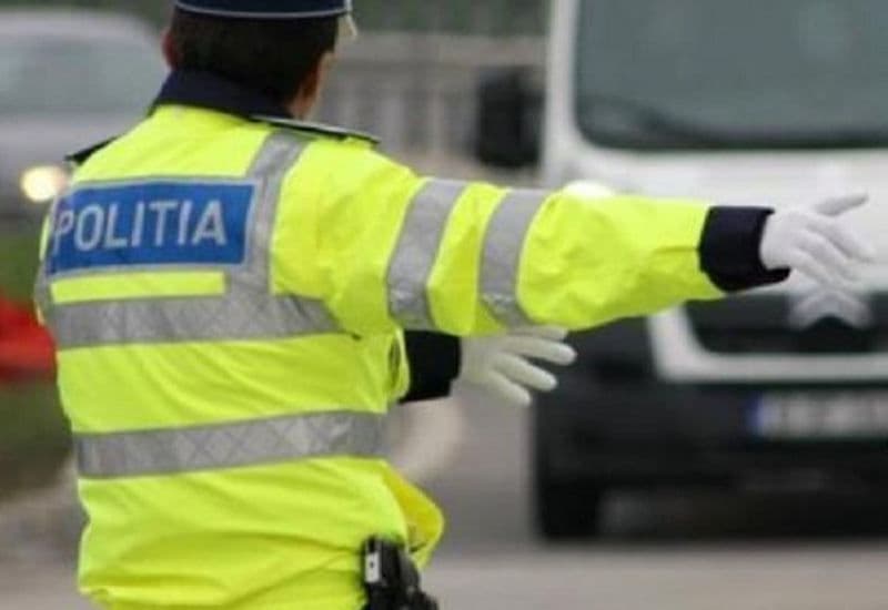 Femeie sancționată de polițiști! Prinsă băută și fără permis la volanul unei mașini fără RCA