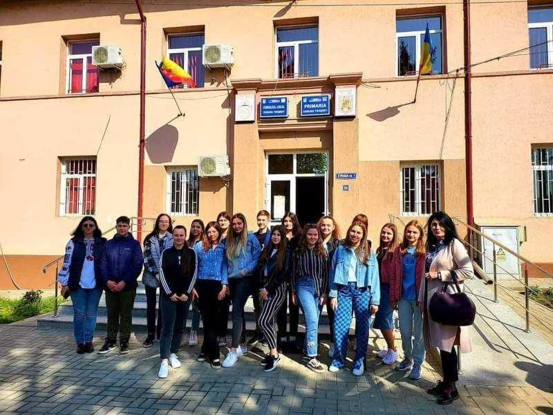 100 de elevi din Trușești învățați despre spiritul civic și drepturile cetățenești într-un proiect implementat de Fundația Corona și ADR Ceplenița