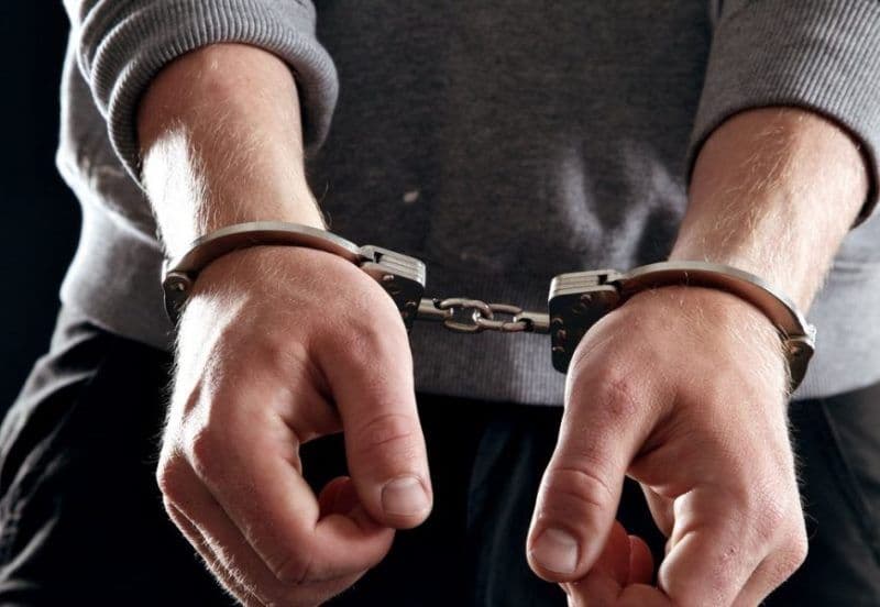 Tânăr de 18 ani reținut de polițiști după un cumul de infracțiuni. Incredibil ce a putut să facă!
