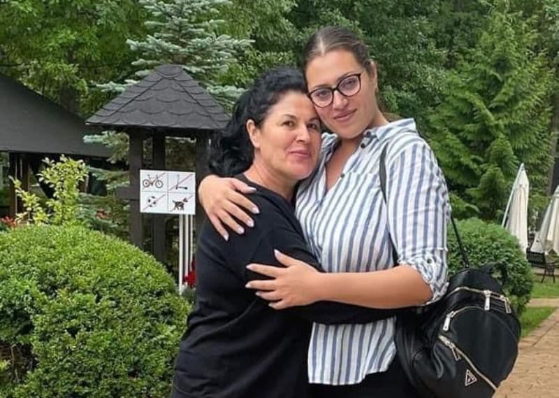 Strigăt de ajutor al unei tinere din Dorohoi pentru mama sa! Lili are nevoie de noi!