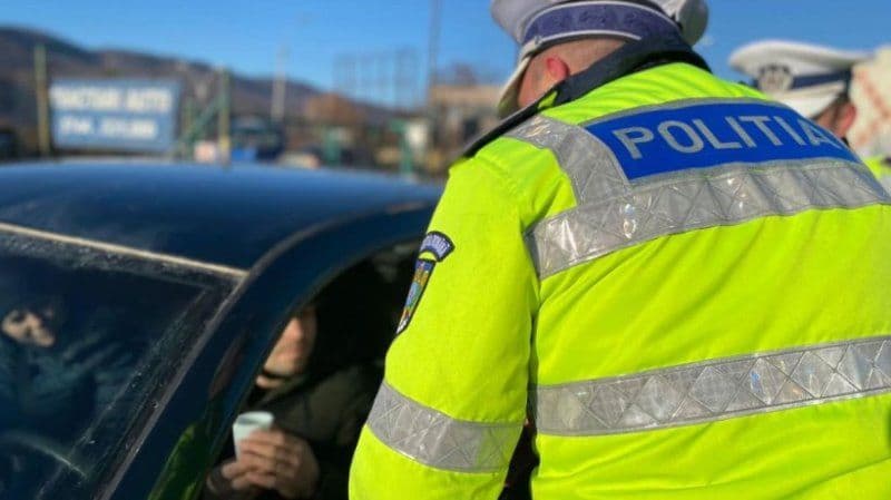 Bărbat descoperit de polițiști pe un drum din Corlăteni conducând beat și cu permisul de conducere anulat