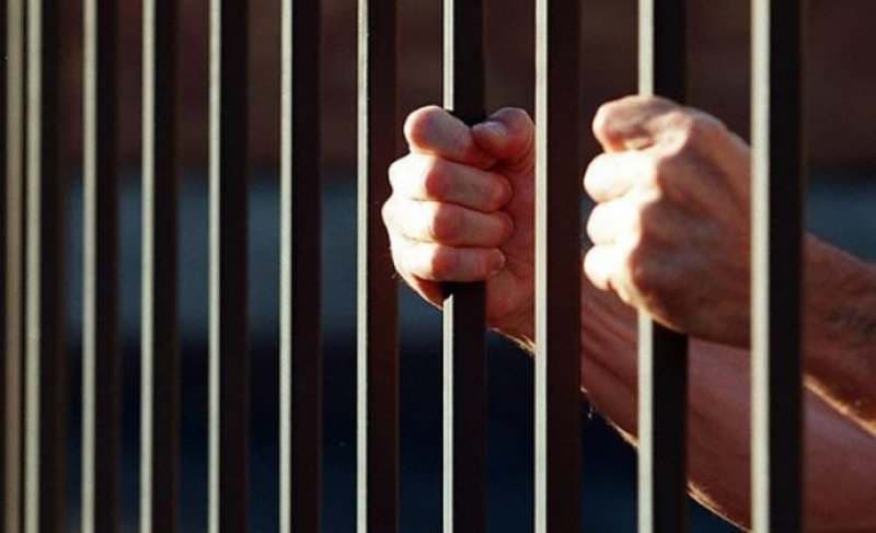 Condamnat la doi ani de închisoare pentru violare de domiciliu și distrugere