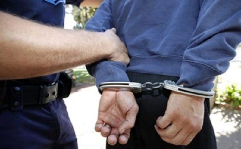 Botoșănean reținut de polițiști. Promitea mașini, lua banii clienților și „uita” să le mai aducă