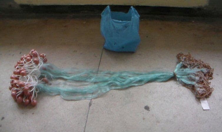 S-a ales cu dosar penal după ce a fost prins cu o plasă de pescuit monofilament în portbagaj