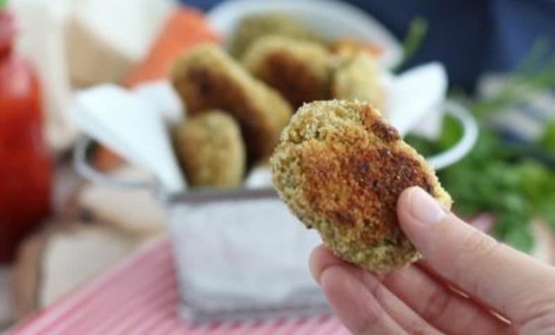 Nuggets de pui cu mazăre și morcov