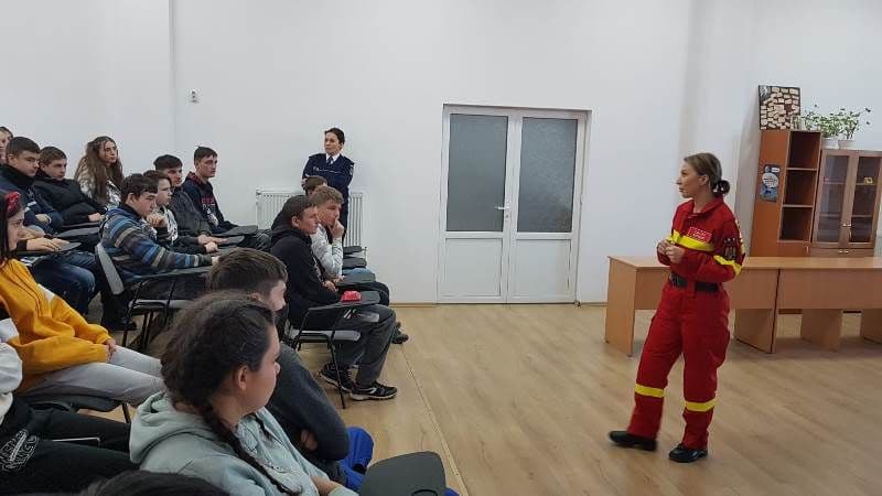 Activități pentru prevenirea consumului de droguri organizate de polițiști și medici din cadrul UPU Botoșani