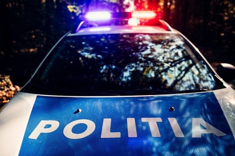 Tânăr reținut după ce nu a oprit la semnalele polițiștilor din Dorohoi, s-a urcat beat la volan și fără permis