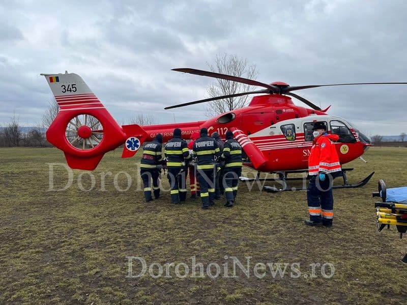 Bărbat din Broscăuți preluat de urgență de elicopterul SMURD de la Dorohoi - FOTO