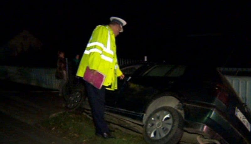 Un șofer băut a ajuns cu mașina într-un șanț