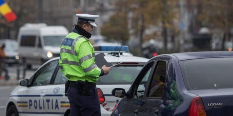 Acțiune a polițiștilor din Dorohoi: Au aplicat 12 sancțiuni contravenționale în valoare de 3.600 de lei