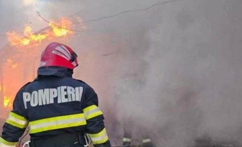 Familie din Tudora rămasă fără acoperiș deasupra capului în urma unui incendiu