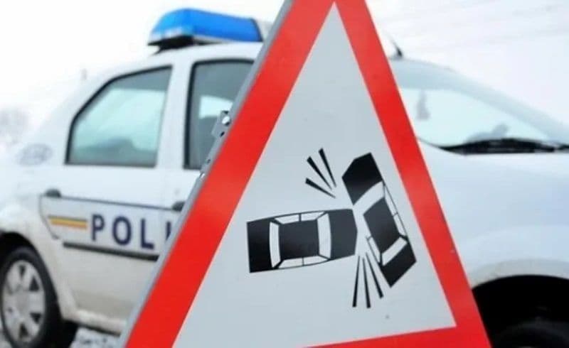 Accident provocat de un adolescent care a ieșit la plimbare cu mopedul