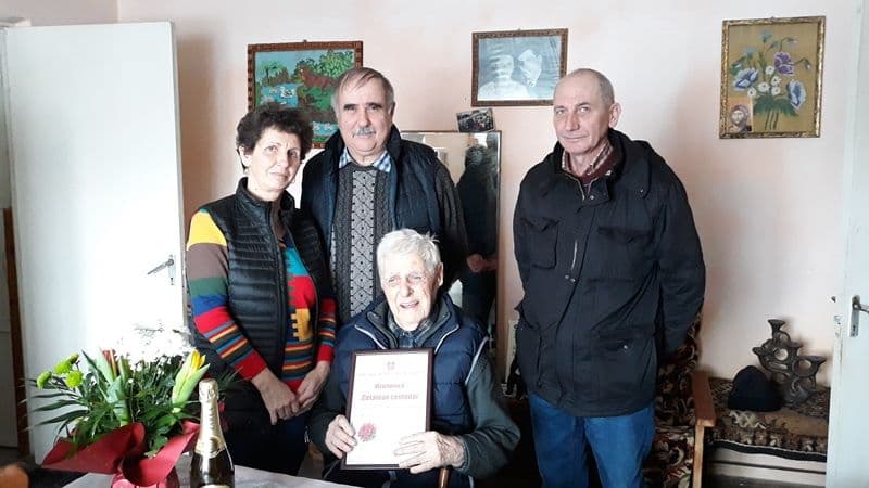 „Cetățean centenar” din Dorohoi sărbătorit de autorități - FOTO