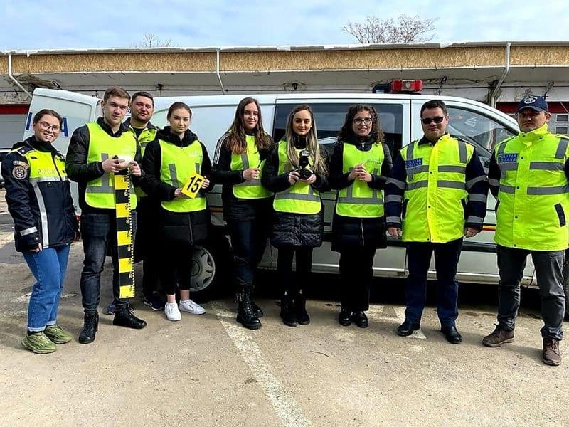 5 elevi de la un liceu din Botoșani au fost polițiști pentru o zi - FOTO