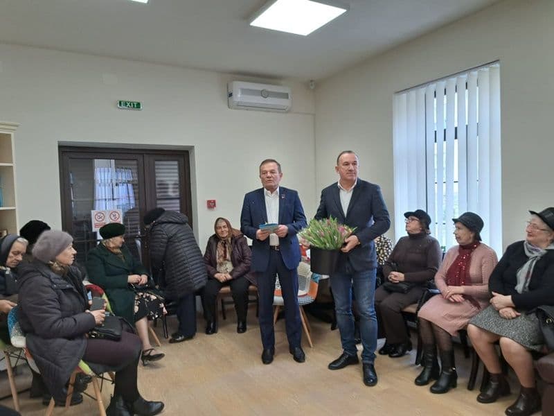 Ziua internațională a femeii sărbătorită în cadrul Centrului de zi pentru persoane vârstnice - DAS DOROHOI - FOTO