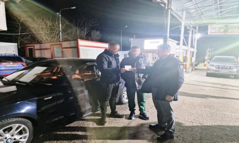 Urmărit pentru organizarea de furturi de peste 90.000 de euro, depistat la Rădăuţi Prut