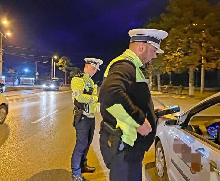 Acțiune a polițiștilor rutieri pentru depistarea celor care conduc sub influența alcoolului sau a drogurilor - FOTO