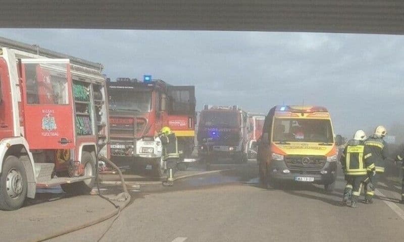 Cel puțin trei români răniți în accidentul produs sâmbătă pe o autostradă din Ungaria