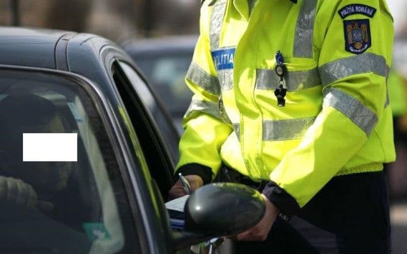 Dorohoiancă depistată la volan cu permisul de conducere suspendat