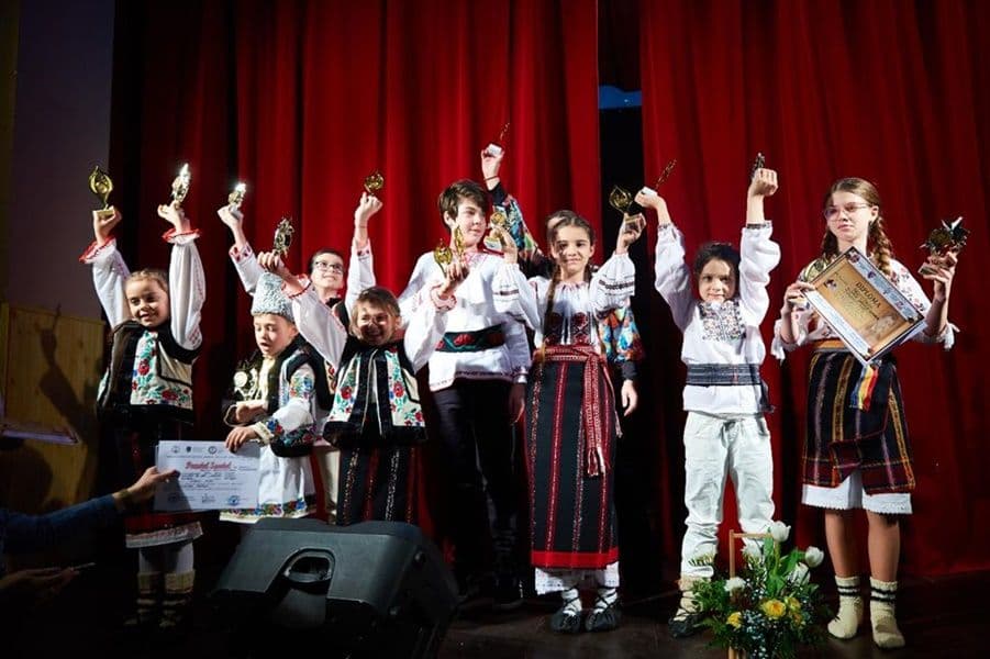 „ÎNTÂMPINAREA PRIMĂVERII” la Sala Teatrului din Dorohoi - FOTO