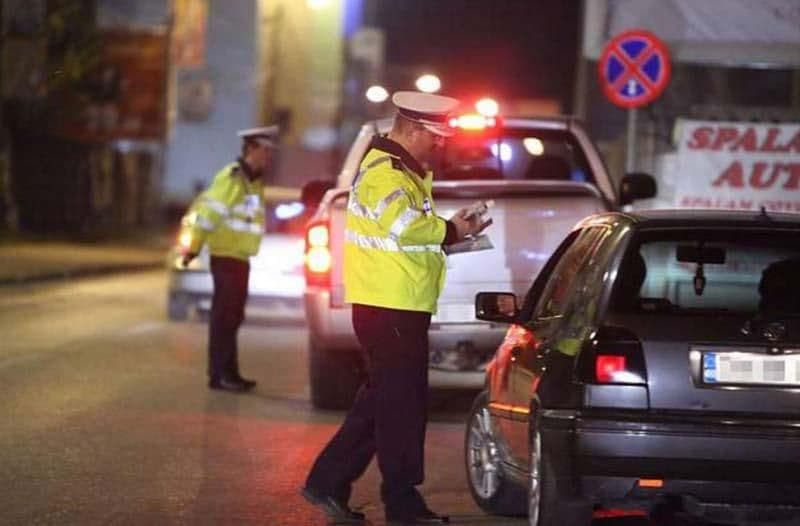 Depistați la volan fără permis și sub influența alcoolului