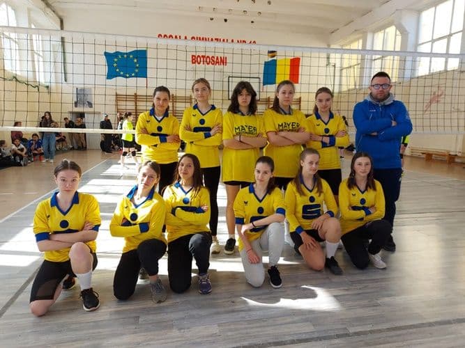 Echipa de fete a Școlii Gimnaziale Nr. 1 Dumeni, prezentă la etapa județeană de volei feminin - FOTO