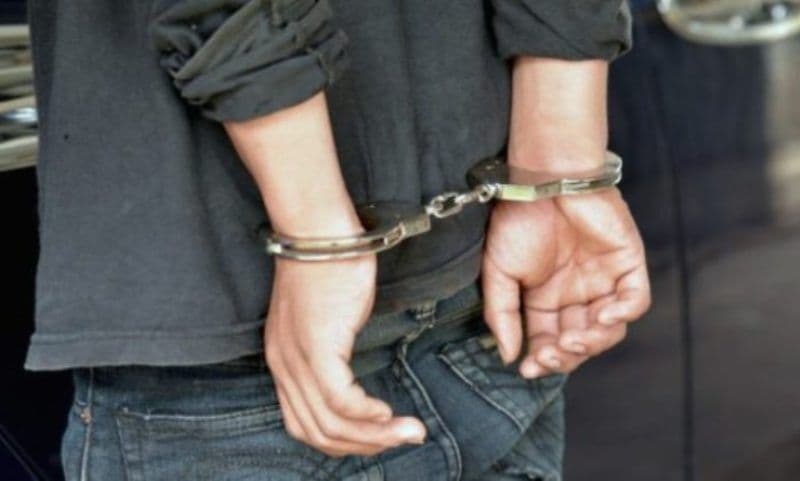Bărbat reținut pentru evadare, amenințare, violare de domiciliu și încălcarea ordinului de protecție