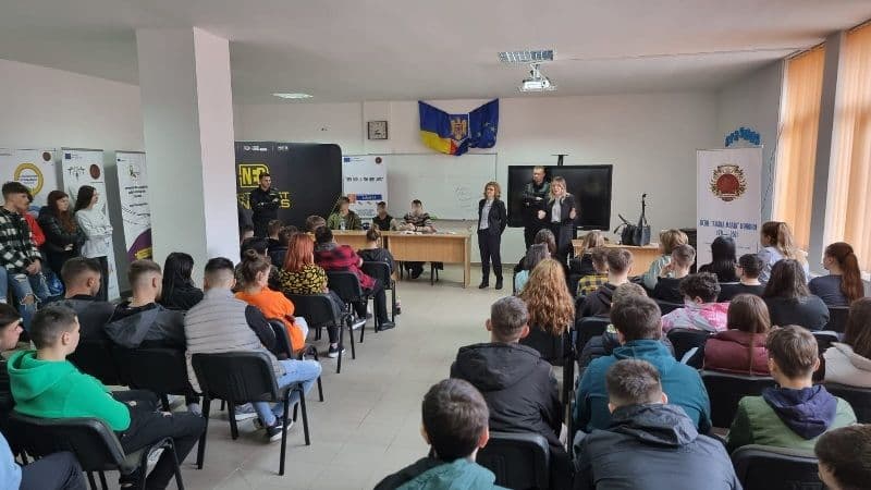 Activitate de prevenire a infracționalității, violenței și bullyingului în parteneriat cu Penitenciarul Botoșani, la Liceul „Regina Maria”