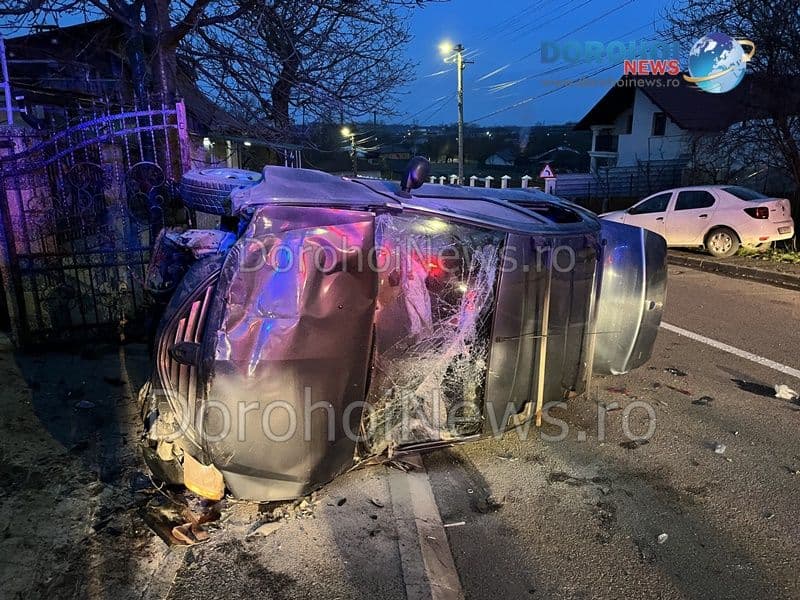 Accident! O mașină scăpată de sub control s-a răsturnat pe strada Horia din Dorohoi - FOTO