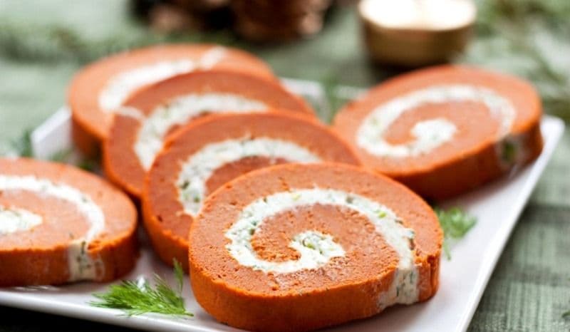Ruladă aperitiv de roșii cu cremă de brânză