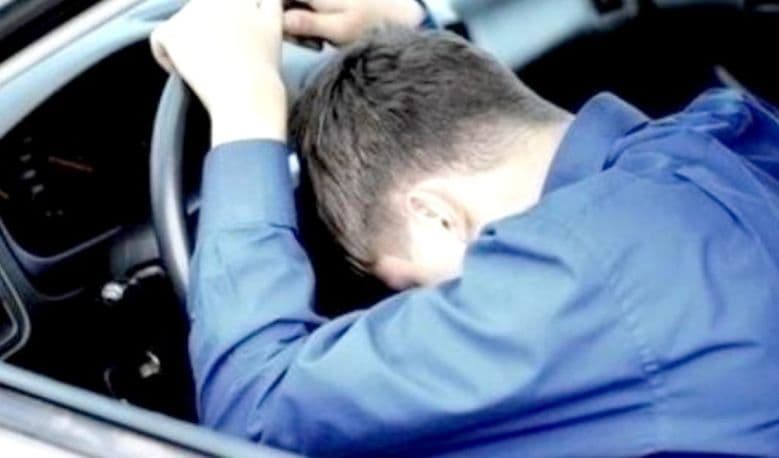 Tânăr de 20 de ani, prins DROGAT la volan în Botoșani