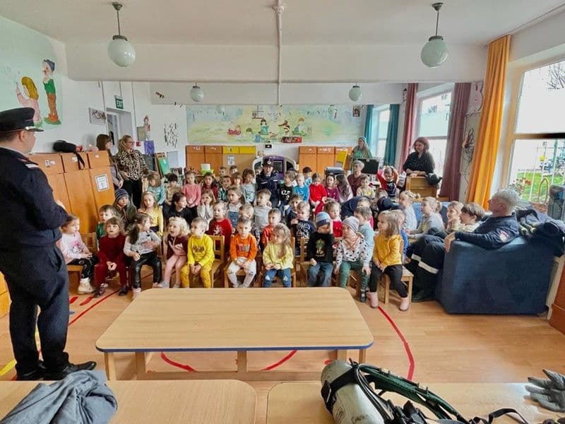 Continuă întâlnirile dintre elevi și pompieri în cadrul programului „Școala Altfel” - FOTO