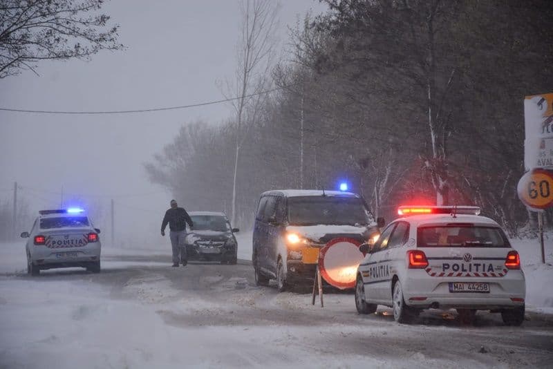 Filtre la toate ieșirile din municipiile și orașele din Botoșani. Circulație restricționată pentru toate categoriile de autovehicule - FOTO