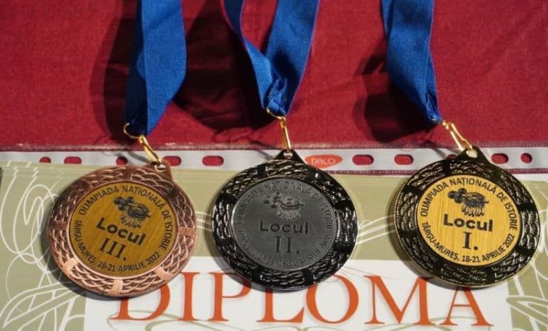 Elev calificat la etapa națională și elevi cu premii și rezultate deosebite la etapa județeană - FOTO