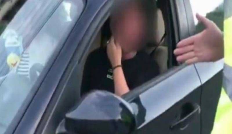O șoferiță s-a urcat beată la volan şi a ajuns cu maşina în şanţ