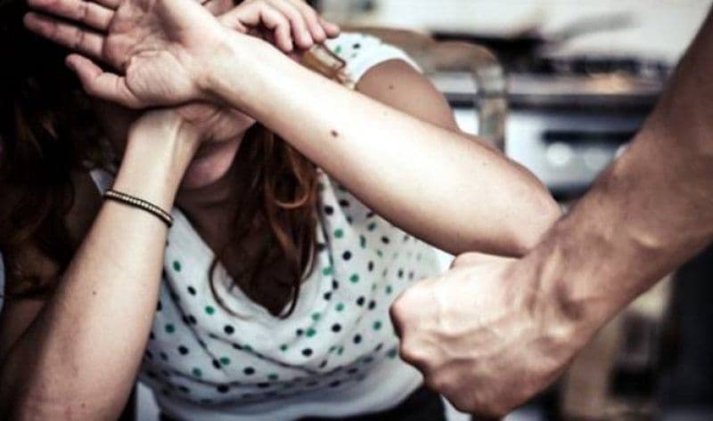 Doi bărbați reținuți pentru violență în familie