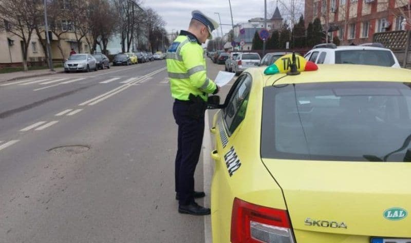 Taximetriștii din Dorohoi, luați în vizor de polițiști. S-au dat zeci de amenzi