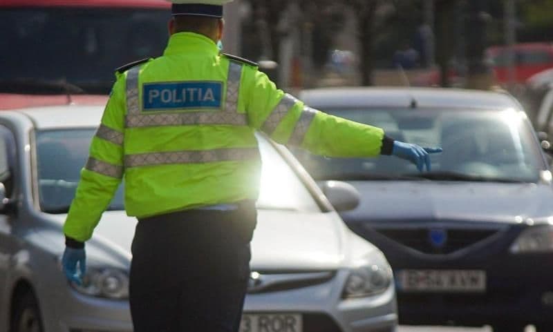 Peste 140 de sancțiuni contravenționale și 14 permise de conducere reținute de polițiști