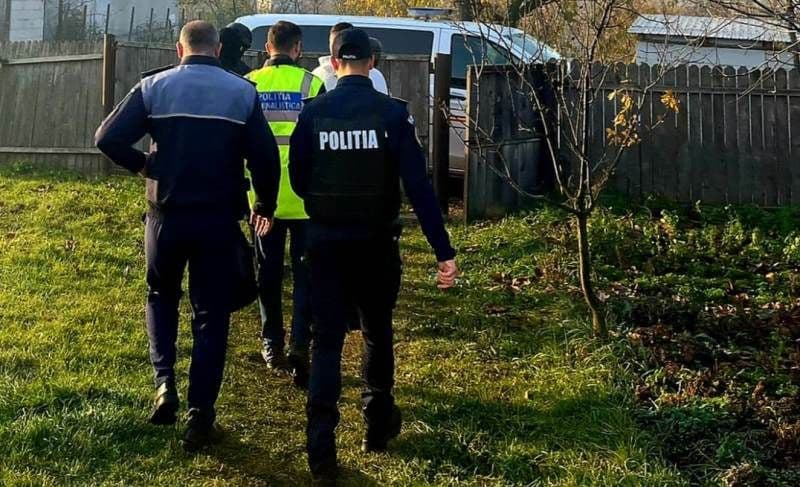 Bărbat din Cândești verificat la domiciliu de polițiști. A fost amendat și i-a fost anulat permisul de port armă