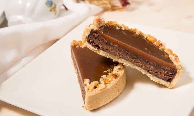 Tartă cu ciocolată și caramel