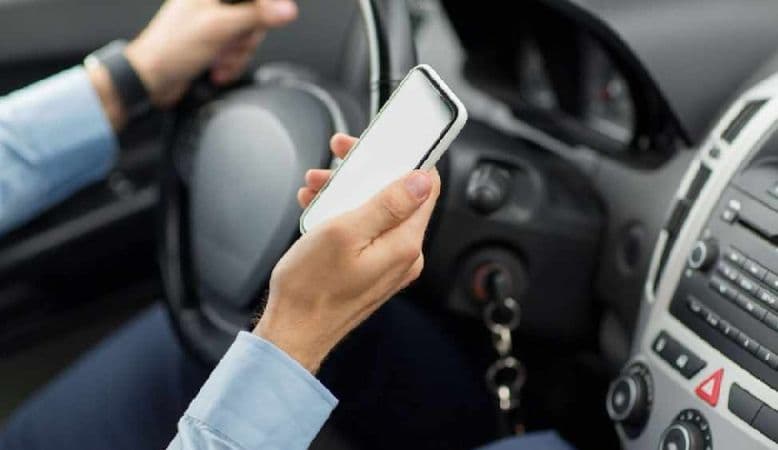 Acțiune informativă derulată de polițiștii din Botoșani, pentru prevenirea neatenției la volan cauzată de folosirea telefonului mobil