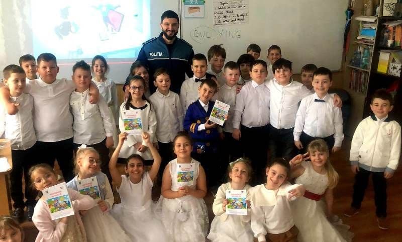 Acțiune preventivă cu elevii unei școli din Flămânzi - FOTO
