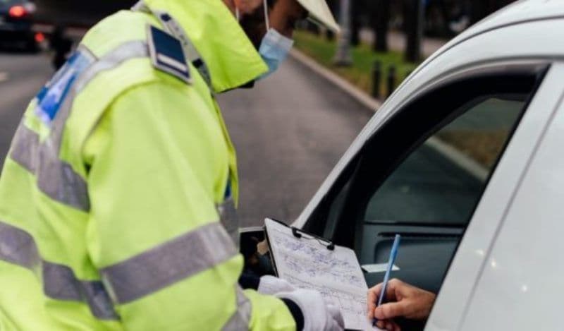 13 permise de conducere reținute de polițiștii rutieri în doar 24 de ore
