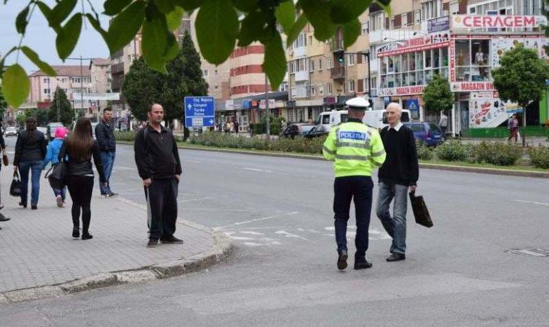 Aproximativ 30 de pietoni sancționați pentru abateri de la regulile de circulație