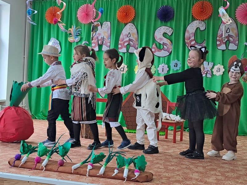 Bucurie și emoții la Festivalul Concurs regional de teatru „Masca” - ediția a X-a desfășurat la Grădinița „Ștefan cel Mare și Sfânt” Dorohoi – FOTO