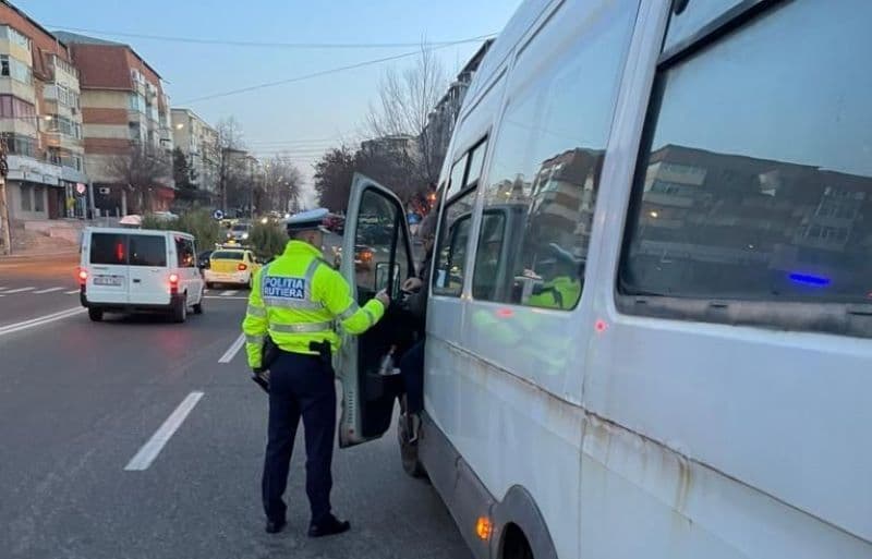 Șofer de microbuz amendat cu 9.000 de lei pe ruta Botoșani-Dorohoi