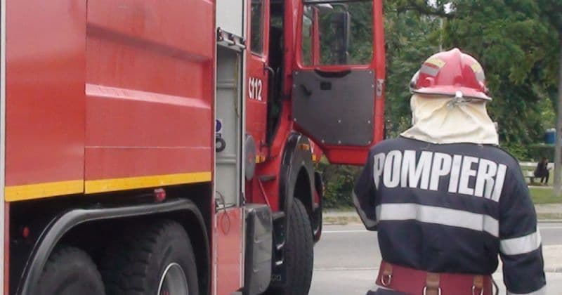 Bătrân ajuns la spital cu arsuri după o explozie în încăperea în care locuia